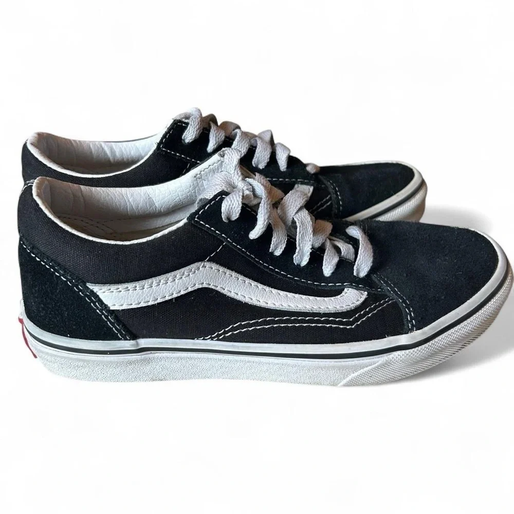 Kids- Black and White Vans Old Skool Shoes/ size 3